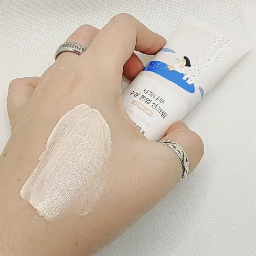 Тонуючий сонцезахисний крем з березовим соком ROUND LAB Birch Juice Moisturizing Tone Up Sunscreen, 50 мл