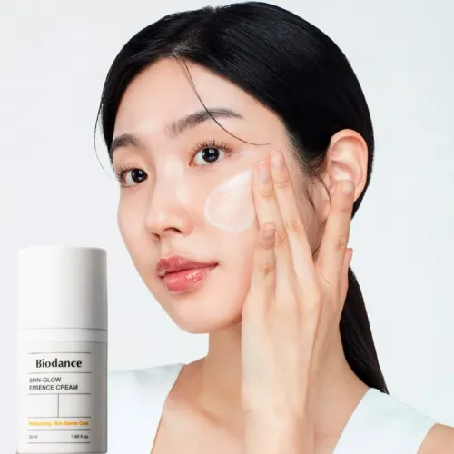 Moisturizing cream with ceramides for radiant skin Biodance Skin-Glow Essence Cream 50ml
